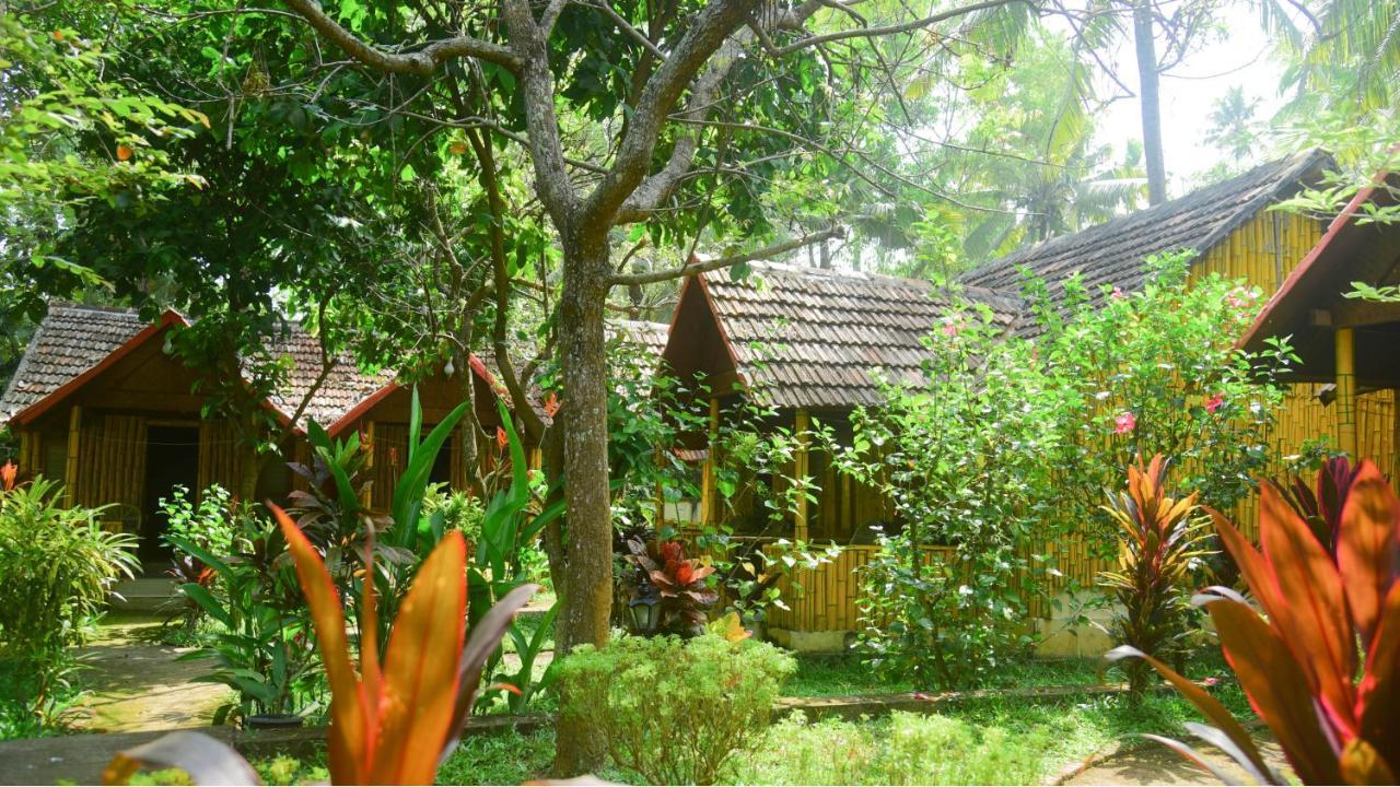 SAVITHRI INN Cottages Varkala Esterno foto