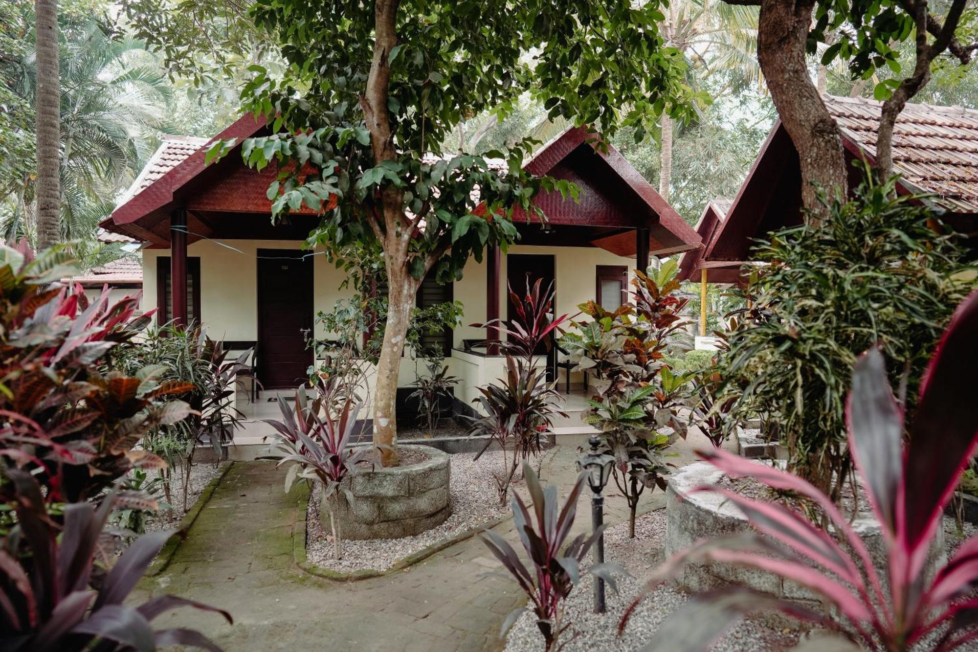 SAVITHRI INN Cottages Varkala Esterno foto