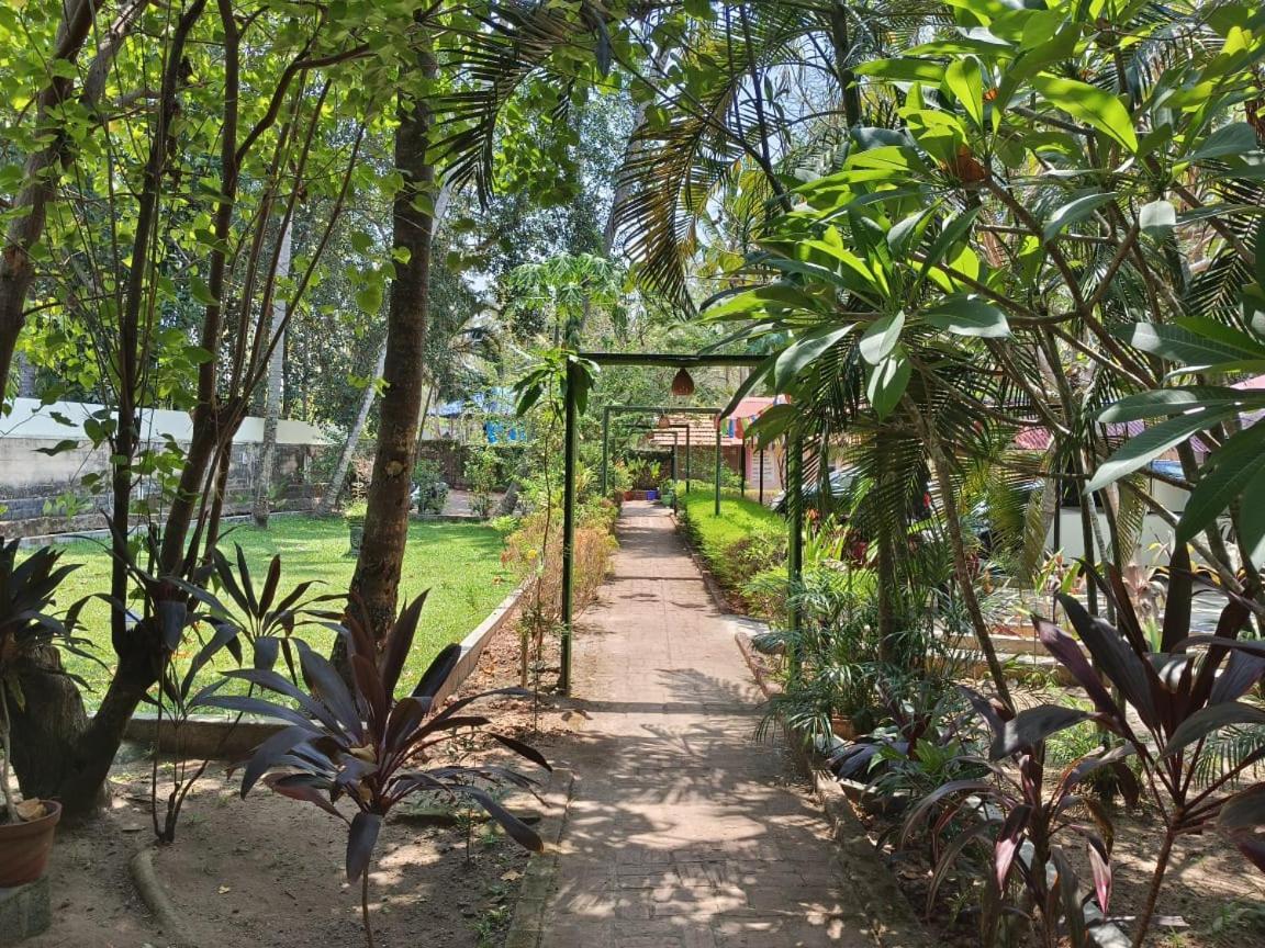 SAVITHRI INN Cottages Varkala Esterno foto